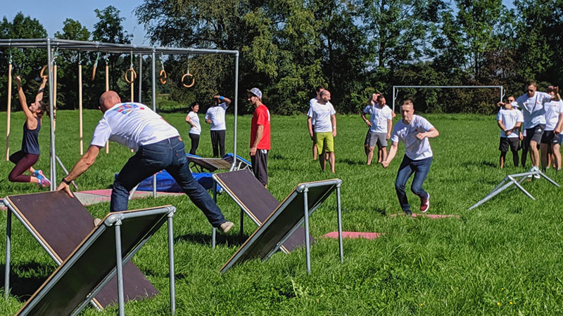 Teilnehmerin bei einem individuellen Parkour-Workshop